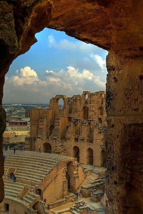 L'amphithéâtre d'El Jem et la splendeur de Monastir